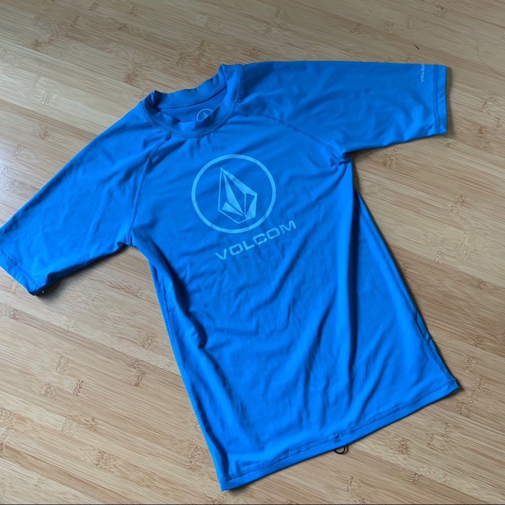 🍭Volcom rashguard - L